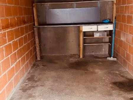 garage voiture individuel 2 4m*5m avec électricité