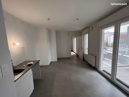 appartement 2 pièces en étage balcon + parking