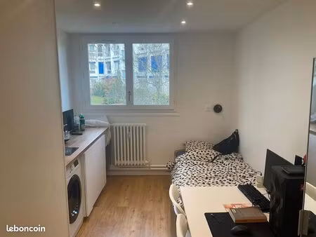 petit studio refait à neuf meublé