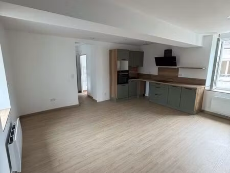 appartement 1er étage avec cour
