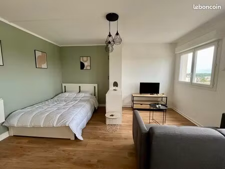 t1bis rénové avec coin chambre et parking