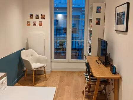 sous-location 2 pièces  21m2 [gare du nord - canal st-martin][25/06 - 15/08] [810 /mois]