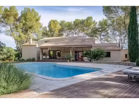 maison d'architecte de 230 m² sur un parc boisé de 3 000 m² avec piscine 10x4