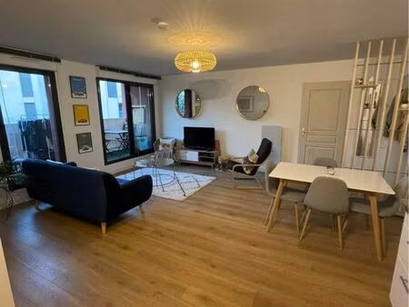 location meublé - t3 de 68m2 avec balcon et parking - bordeaux chartrons