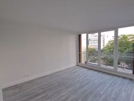location t2 de 56 m2 75012