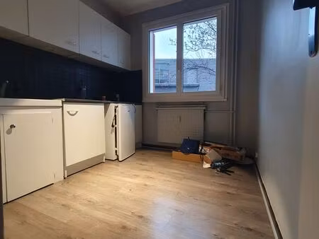 grand studio 33m2 proximité fac jean monnet tram tréfilerie