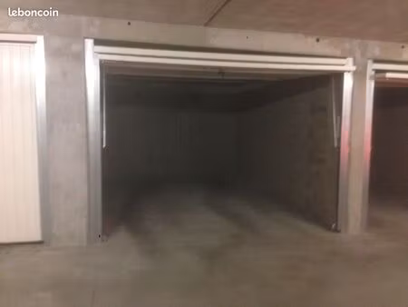loue grand garage dans parking souterrain - jet d'eau