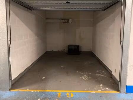location parking 1 box fermé paris 75016