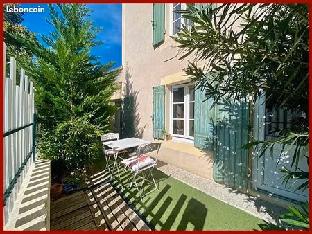 bazas centre — maison de ville meublée 3 pièces 95 m² avec jardinet privatif