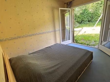 chambre à louer contre services