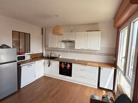 t2 meublé 51 m² entièrement rénové – besançon les cras – balcon  parking  ascenseur