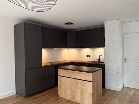 duplex t3 59m² - terrasse 20m² - parking - pied de tramway
