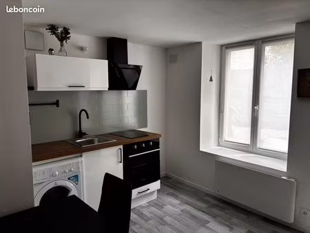 à louer – charmant duplex avec cour privative – centre-ville