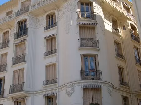joli 2-pièces - immeuble bourgeois