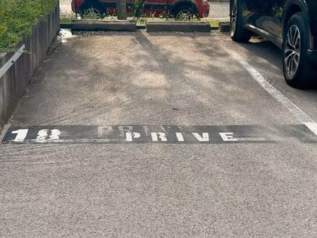 place parking extérieure caluire / métro cuire