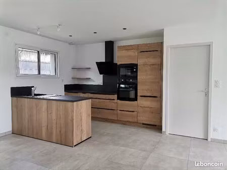 jolie maison neuve a louer maen roch
