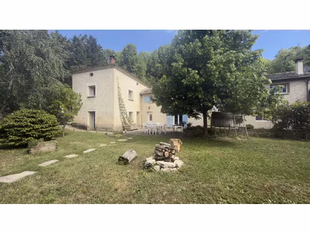 barcelonne ancienne ferme rénovée de 205 m2 sur plus de 4