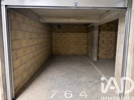 parking à paris (75019)