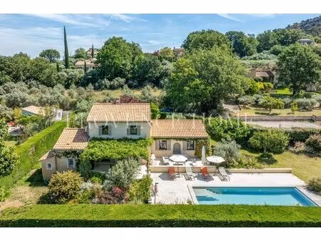 maison rénovée avec piscine et vue panoramique sur le luberon robion provence