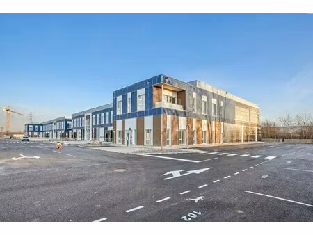 location local d’activités moissy cramayel 77550 823m²