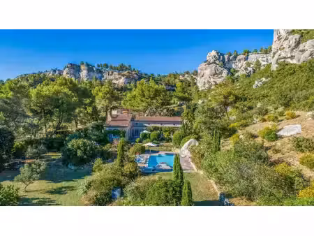 les baux-de-provence | propriété de 328 m² avec vue