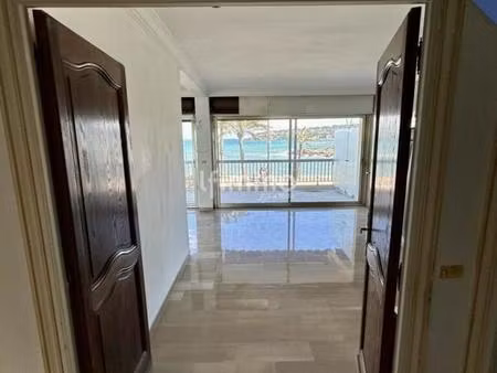 appartement 3 pièces en front de mer à antibes
