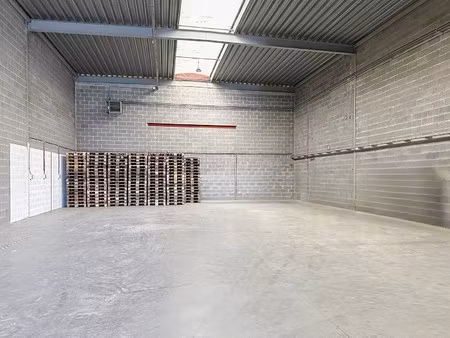 magazijn met kantoorruimte