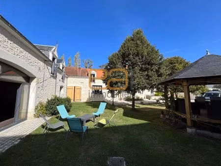 grande ferme restaurée avec piscine et chambres d'hôtes