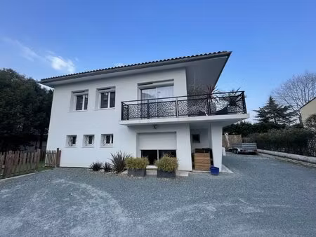 maison 9 pièces 200m2