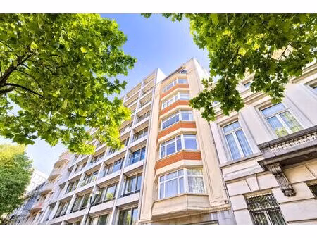 appartement à louer avec garage et terrasse   ixelles (vbe32589)