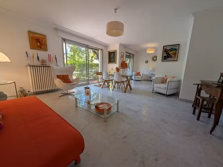 appartement de type3/4 avec grande terasse et parking
