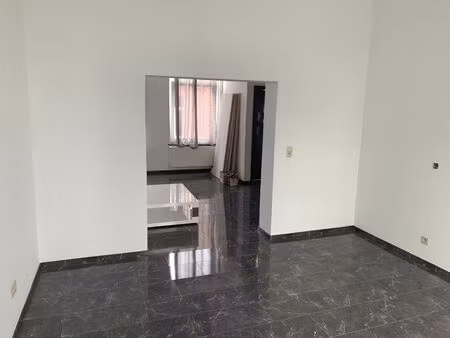 appartement à louer à rue seutin 45 nivelles (vbe32543)