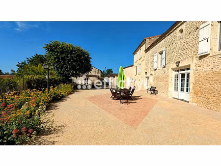 vente maison 10 pièces 355 m² à asnières-sur-nouère (16290)  409 000 €