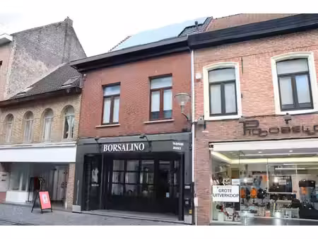 commercieel te koop in boom met 2 slaapkamers