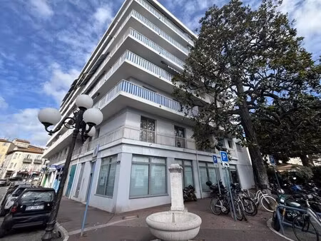 location commerce cagnes sur mer 06800 166m²