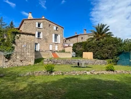 propriété de caractère avec 4 gîtes immédiatement exploitable au cœur des albères  proche.