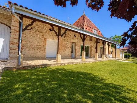 villeneuve-sur-lot  maison en pierre renovee avec grange