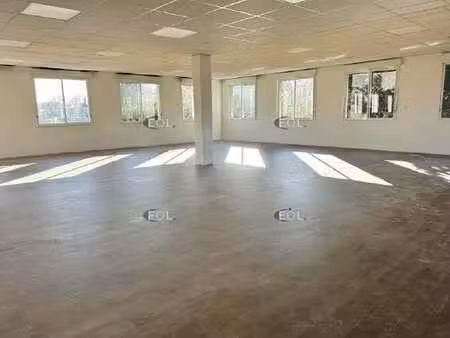 location bureaux 147 m²