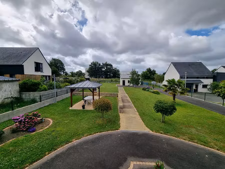 a vendre à betton  terrain constructible et divisible  1333m² de terrain  maison de 98m² h
