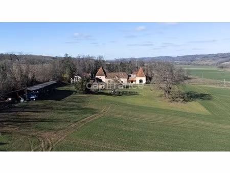 domaine exceptionnel  12 ha  2 maisons et grande bâtisse de 1930  grange de stockage  30 m