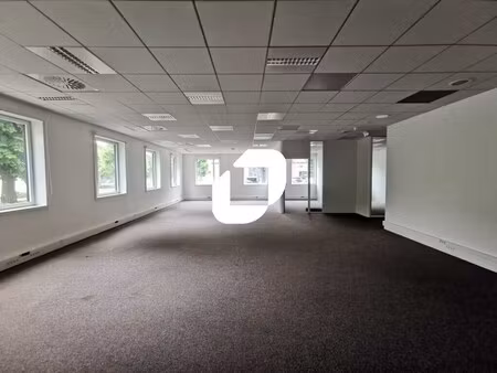 location bureaux 303 m²