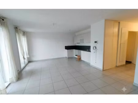 location appartement  75.34 m² t-3 à gallargues-le-montueux  909 €