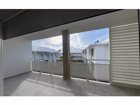 location appartement  57.6 m² t-3 à sainte-anne  865 €