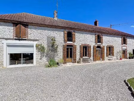 longère de plus de 300 m² habitable  entièrement restaurée