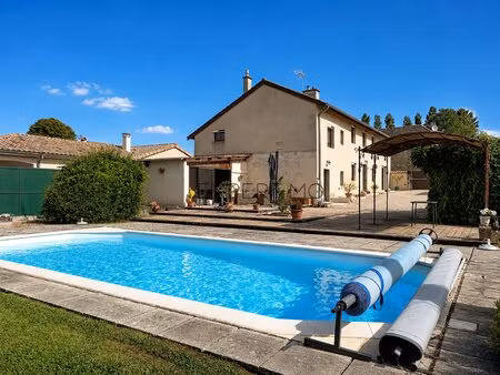 viré entre mâcon et tournus  une maison familiale avec piscine où il fait bon vivre
