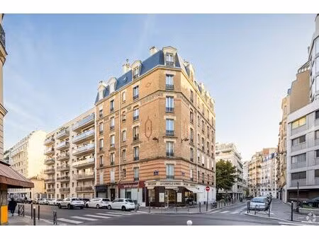 location commerce paris 75015 34m²