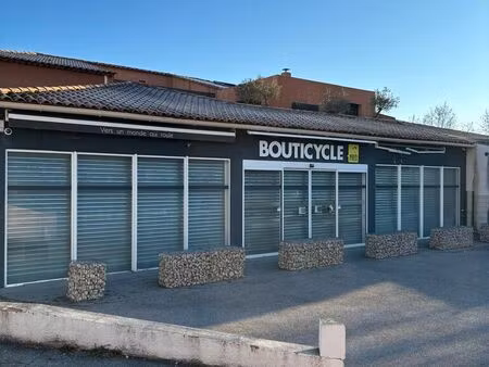 location commerce le tholonet 13100 340m²
