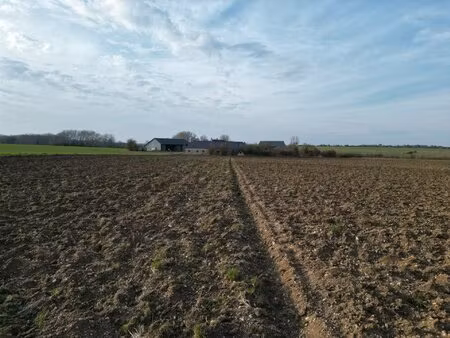 exploitation agricole de 149 ha dont 18 ha libres avec corps de ferme et 1 700 m2 de...