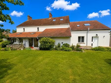 maison de 6 pièces de 196 m² à aubepierre-ozouer-le-repos