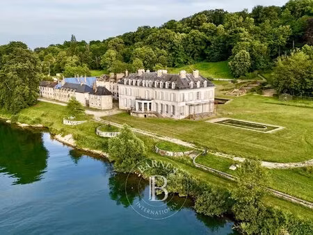 fontainebleau - château et dépendances - 30 hectares - vue exceptionnelle